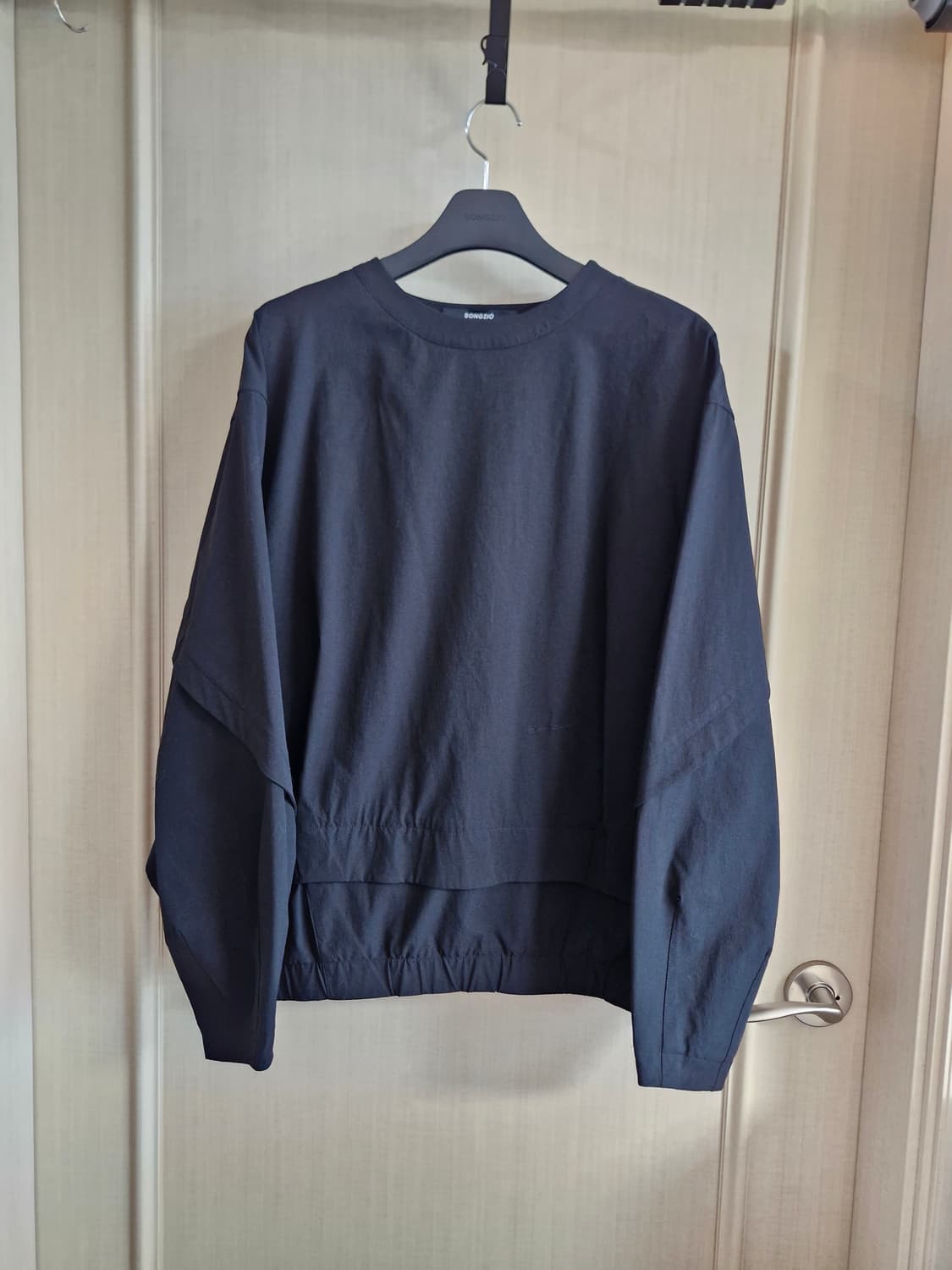 송지오 컬렉션 언더다트 레이어드 코쿤 크루넥 블랙 48 상품이미지1