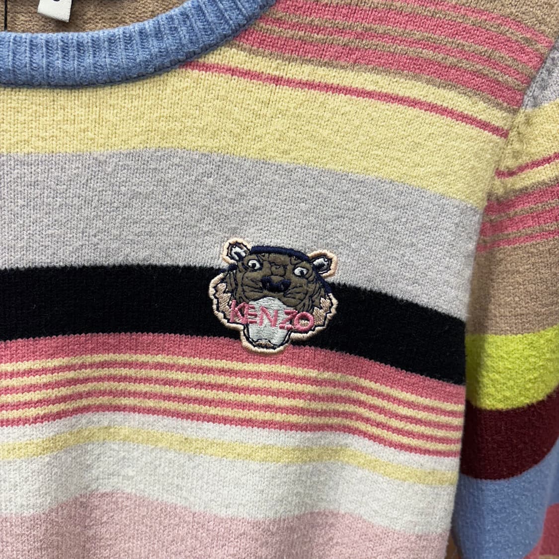 겐조 라운드넥 긴팔 니트 스트라이프 패턴 타이거 헤드 자수 디테일 핑크 상품이미지6