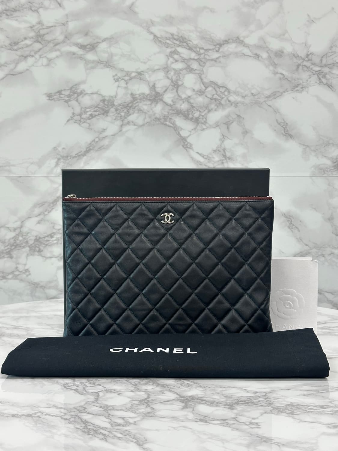 샤넬 클래식 미디움 케비어 클러치 상품이미지1