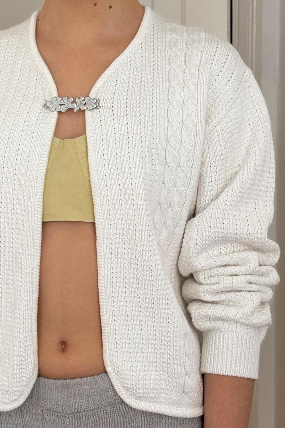 시눈 플라워 브로치 트위스트 가디건 상품이미지7