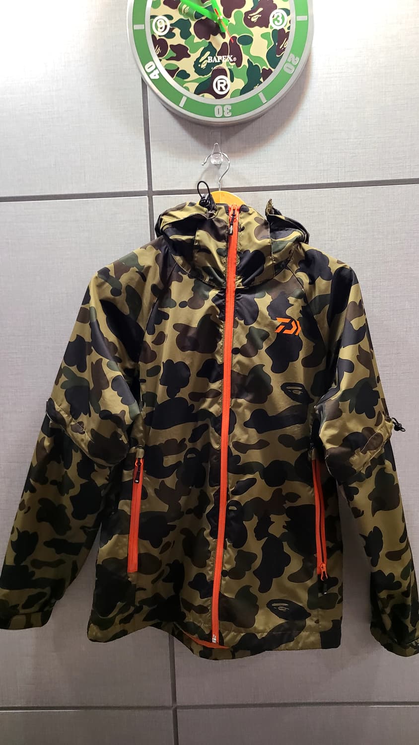 [M]베이프 X 다이와 1st 녹계 필드 자켓 피싱라인 상품이미지1