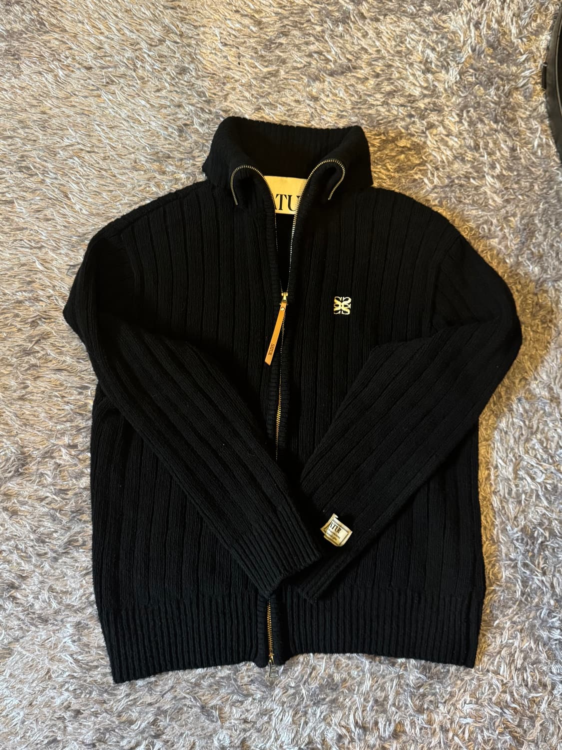 세터 파로 부클 니트 집업 블랙 L (환승연애 우식 착용) 상품이미지1