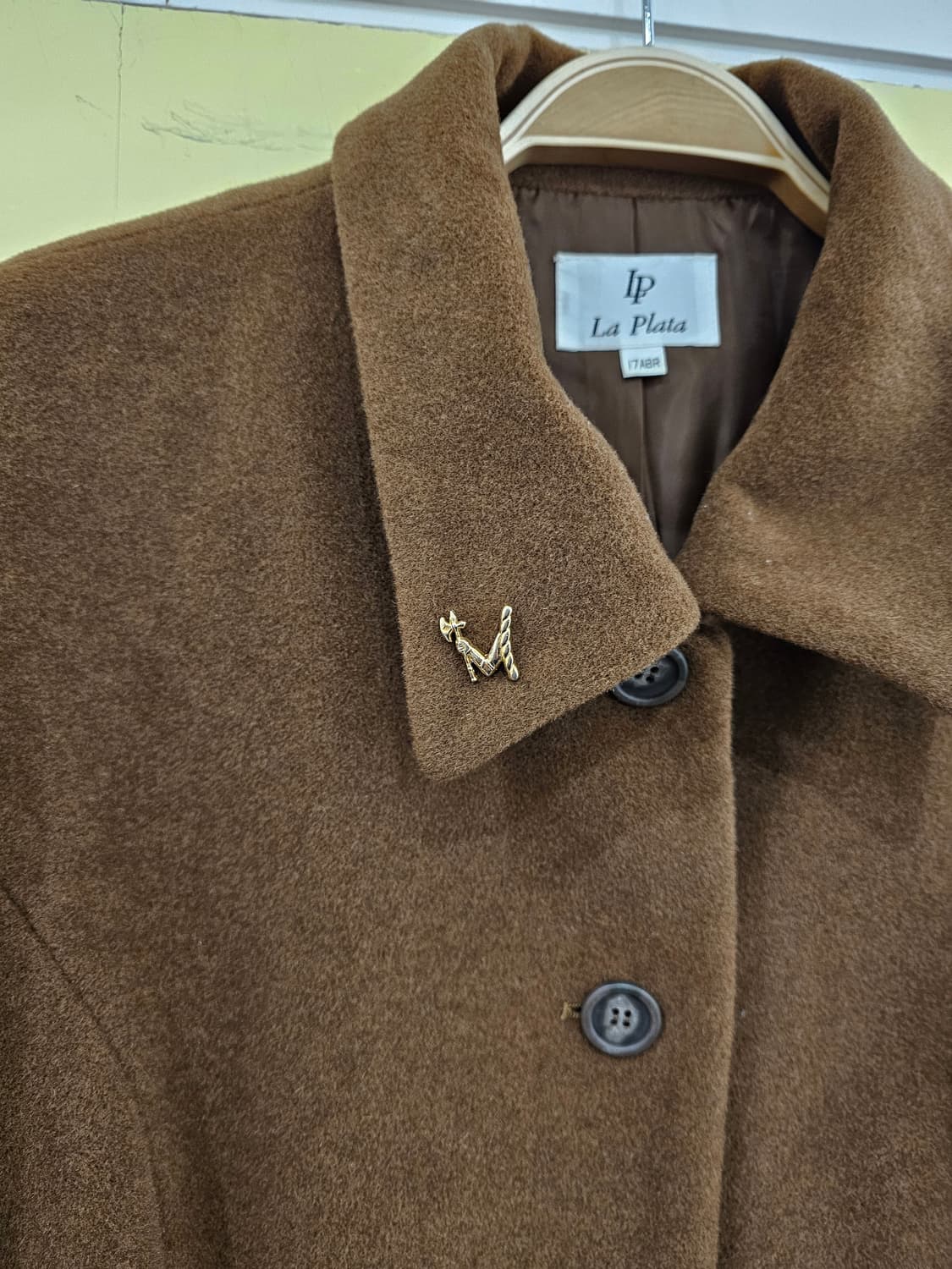 Vintage 도끼 든 팔 핀 브로치 상품이미지2