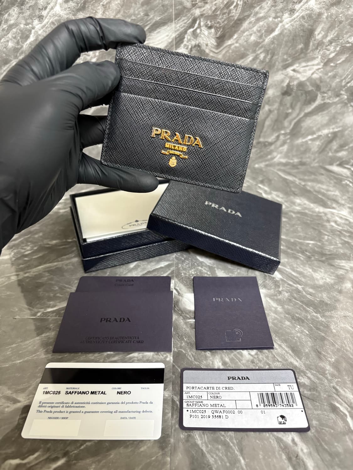 프라다 사피아노 메탈 금장로고 카드지갑 상품이미지1