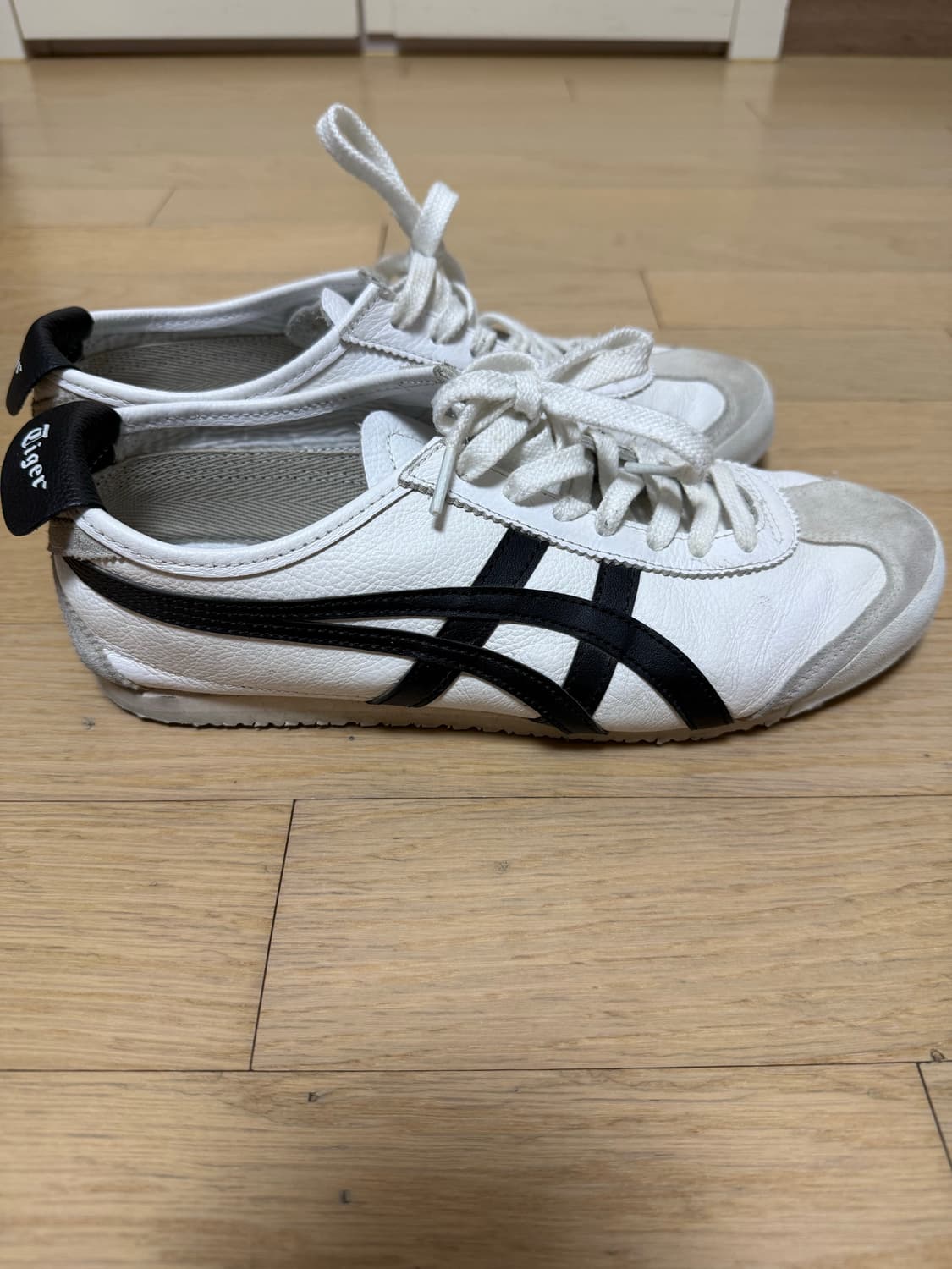 오니츠카타이거 멕시코66 블랙화이트 상품이미지1