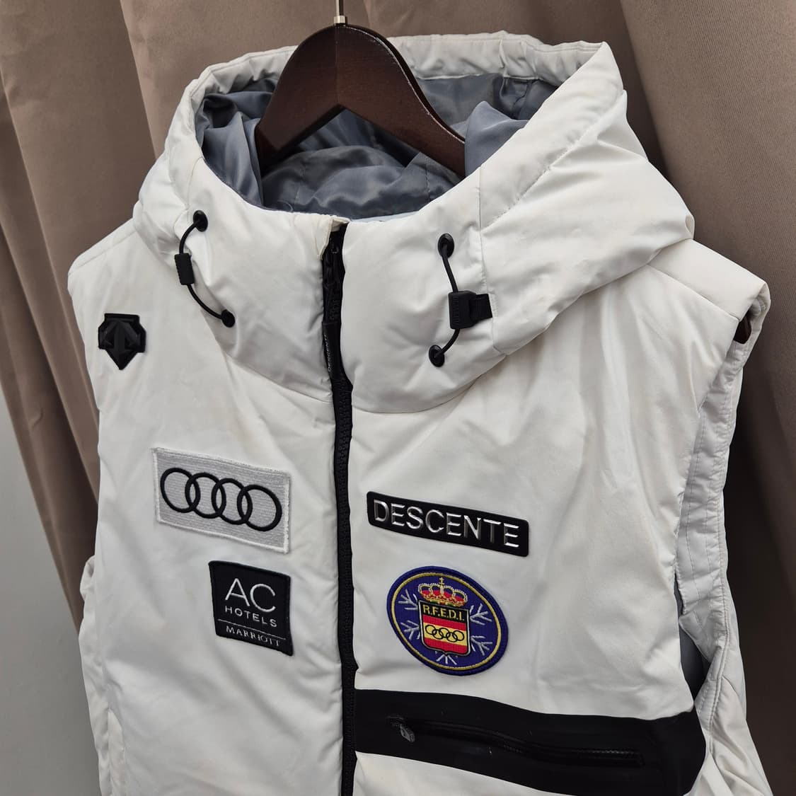 데상트 아우디 화이트 패딩 조끼 105 상품이미지2