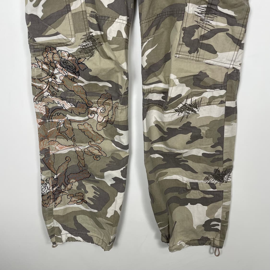 TANKUS 카모 자수 카고팬츠 상품이미지4