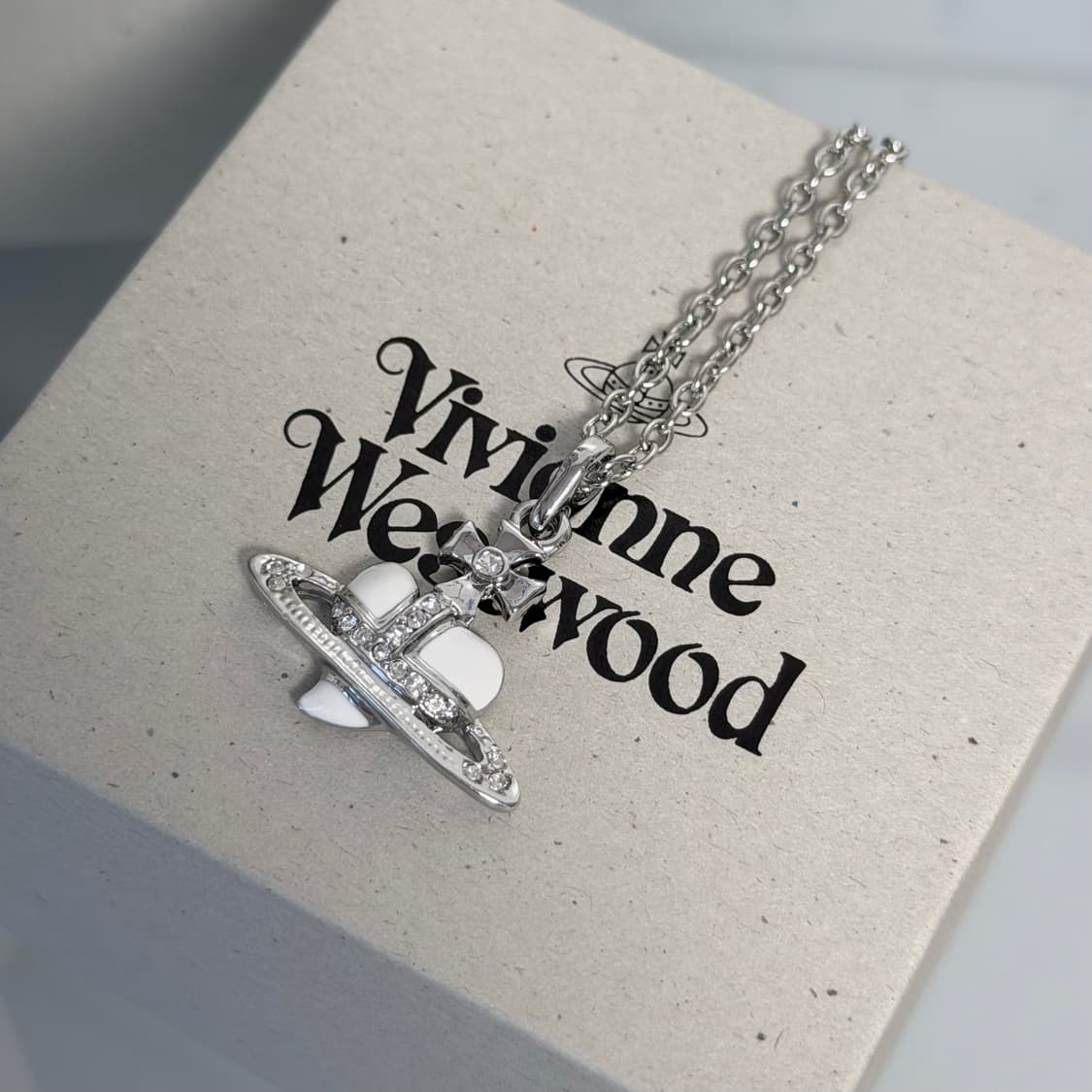 비비안 웨스트우드 화이트 디아망떼 하트 목걸이 상품이미지2