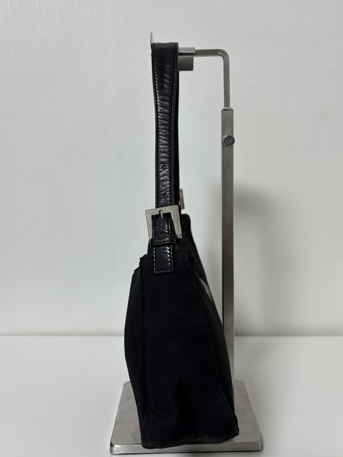 펜디 나일론 반달 바게트백 상품이미지4