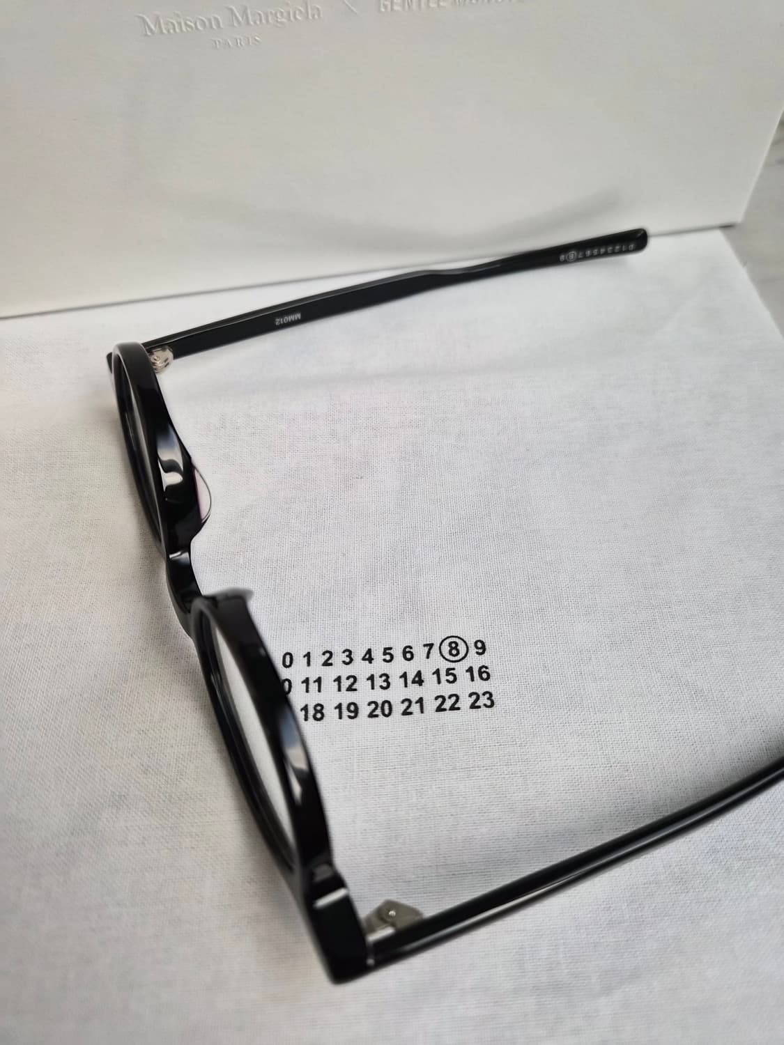 젠틀몬스터 X 메종 마르지엘라 MM012 블랙 상품이미지2