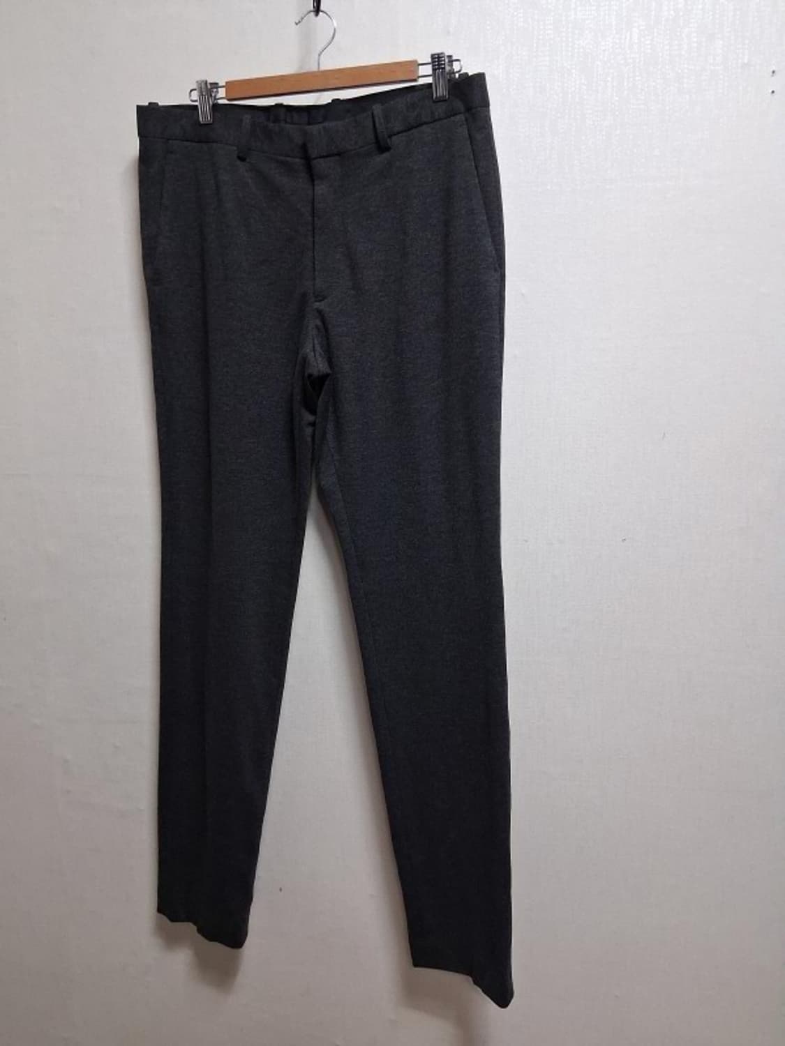 띠어리 남성 면저지팬츠 새거같은 상태 34인치 
원산지 일본산
상태 착용 상품이미지1