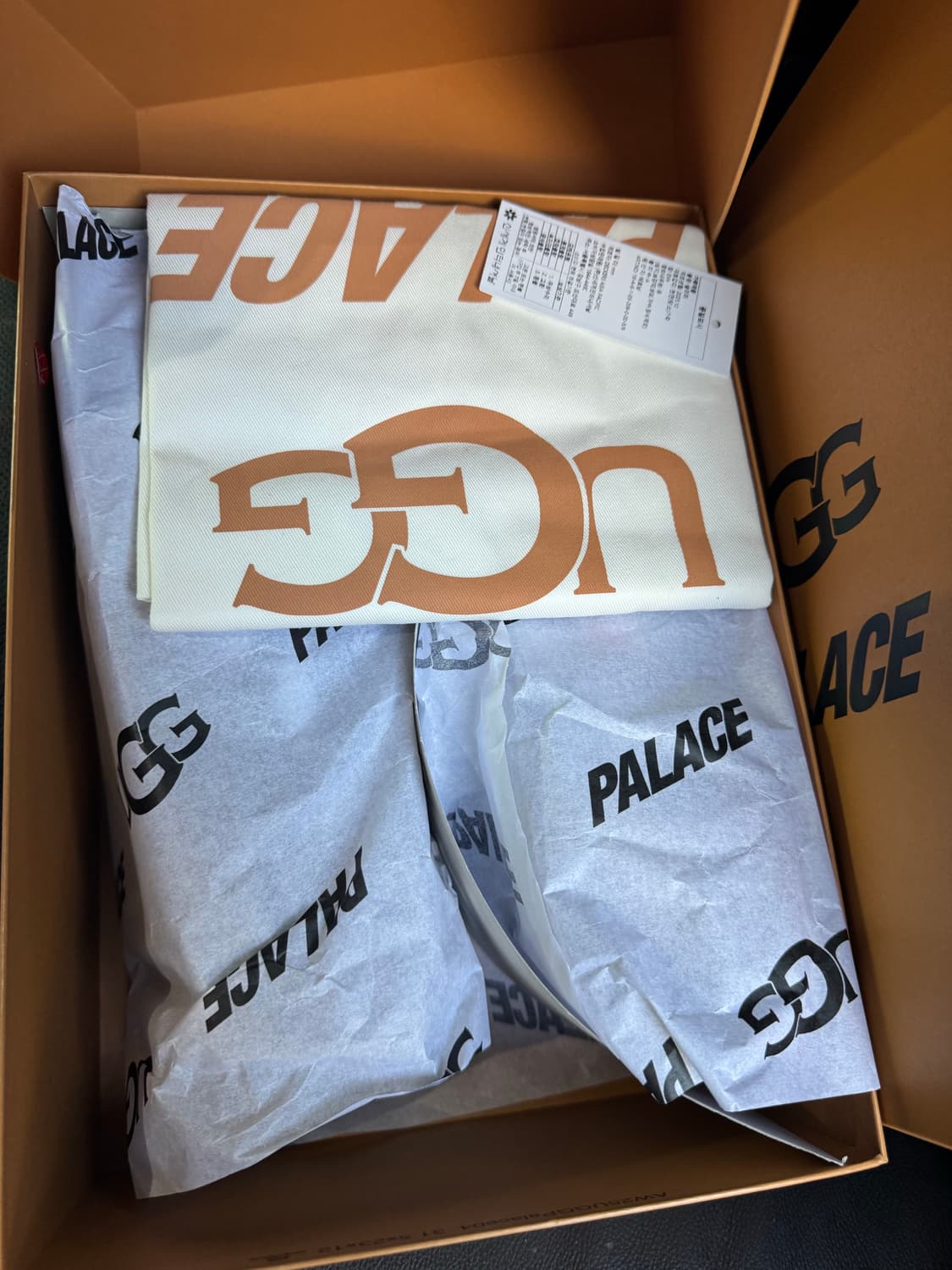 UGG x Palace x 루니툰 타스만 블랙 260 새상품 입니다 상품이미지3