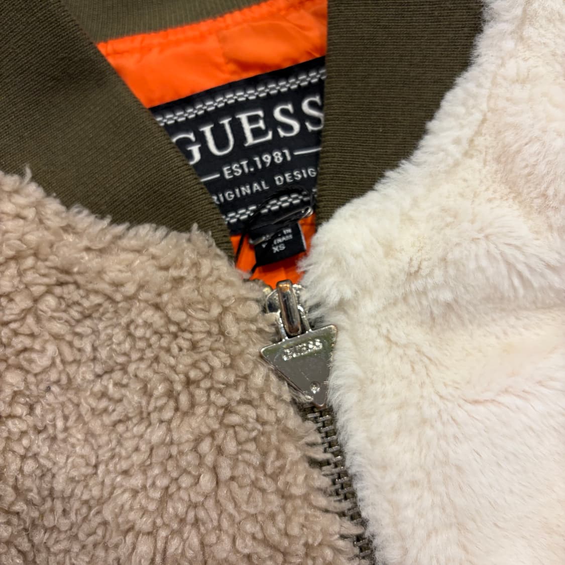 [XS] 게스 뽀글이 배색 봄버 자켓 카키 D142 상품이미지4