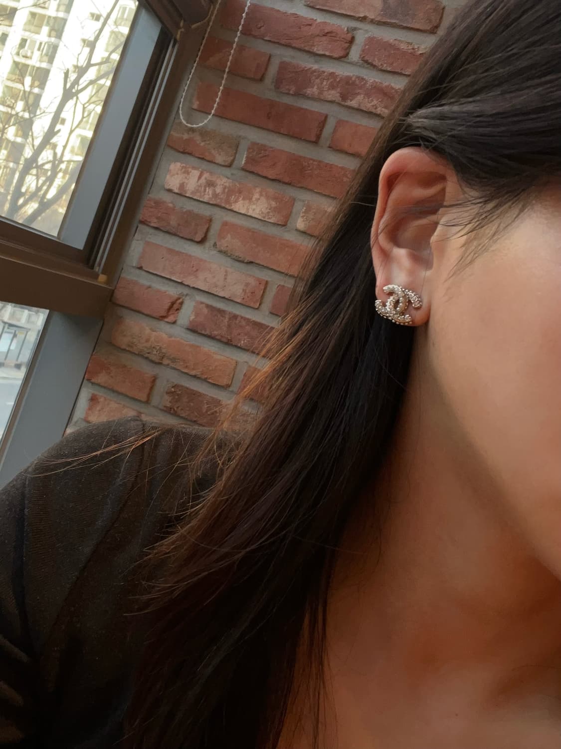 샤넬 정품 업사이클링 CC 로고 크리스탈 진주 귀걸이 상품이미지6