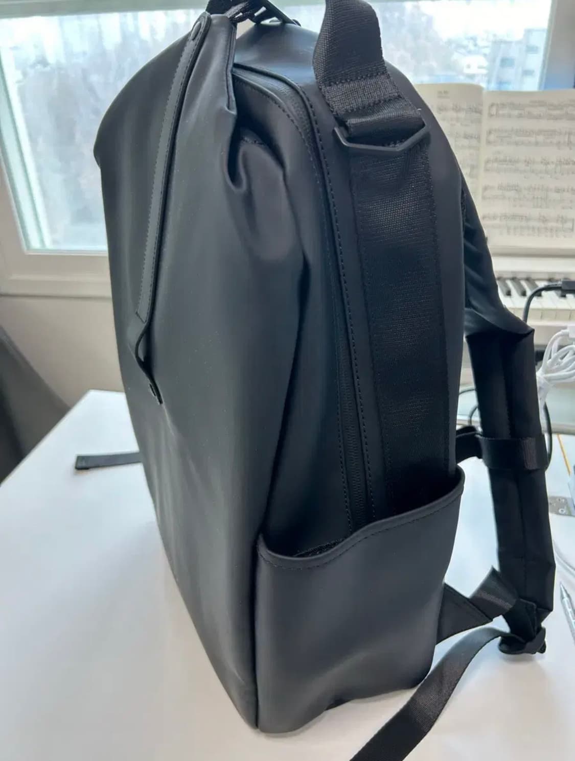 레인스 클립 프론트 백팩 (방수) 블랙 상품이미지3