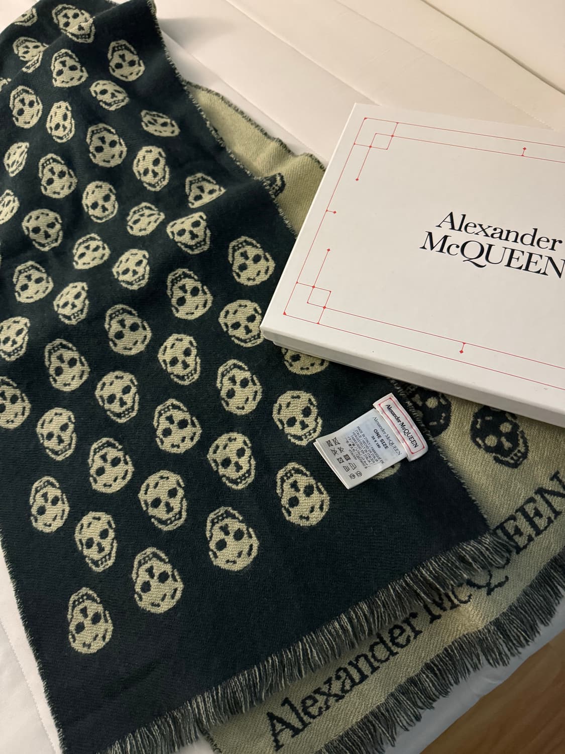 알렉산더맥퀸 라나울 스컬 머플러 상품이미지1