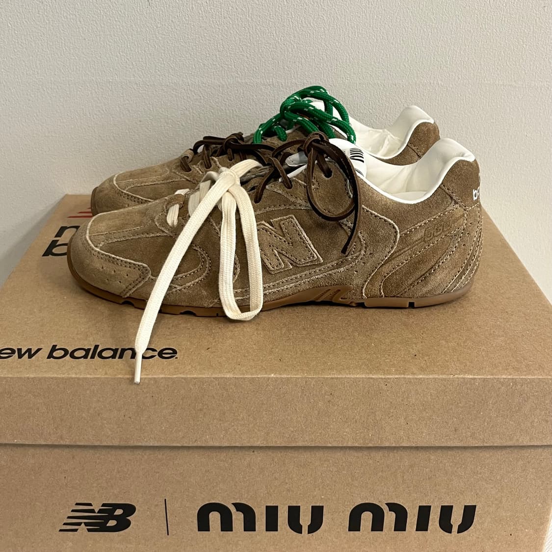 [37.5]미우미우 x 뉴발란스 26ss 스니커즈/에크루 상품이미지3