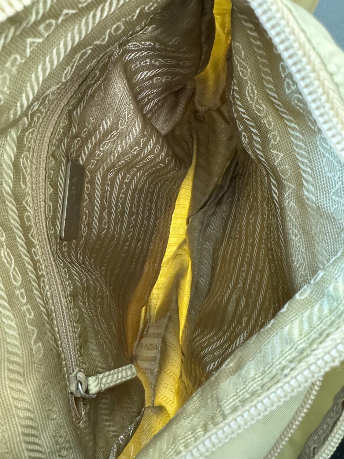 프라다 포코노 크로스백(정품) 상품이미지8