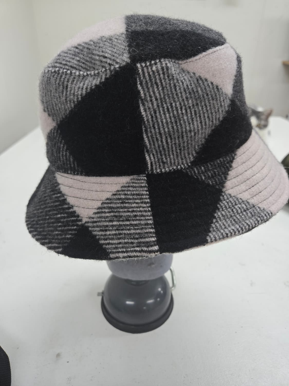 비비안 웨스트우드 체크 버킷햇 모자 상품이미지4