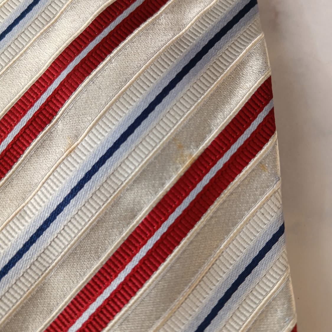 에르메네질도 제냐 실버 스트라이프 넥타이 9.7cm B등급 A19720
 상품이미지7