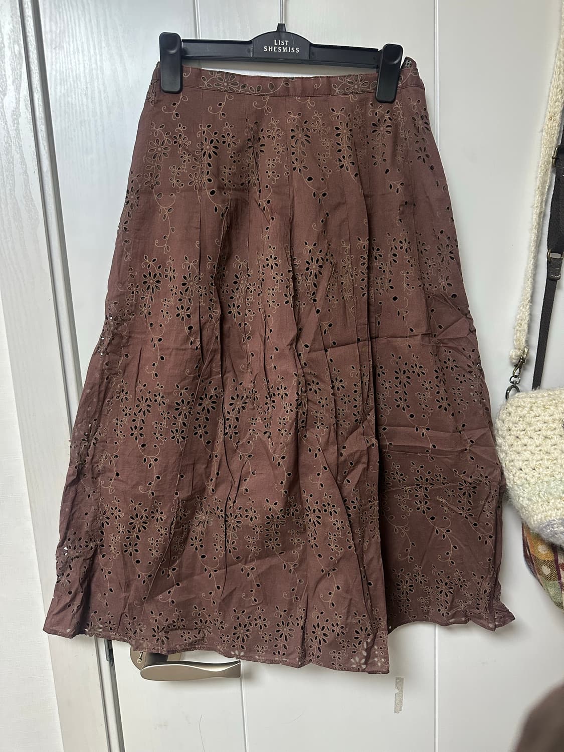 빈티지 펀칭 디테일 브라운 스커트 상품이미지1