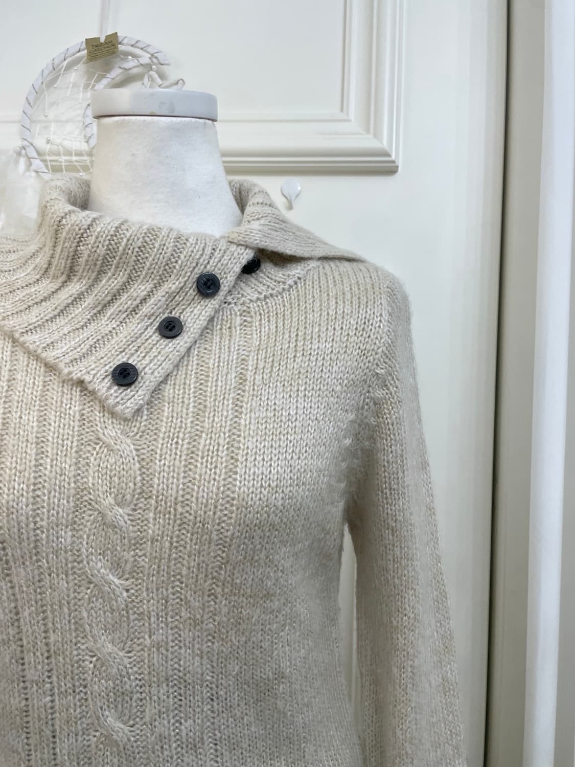 beige ivory button turtle-neck sweater 상품이미지7