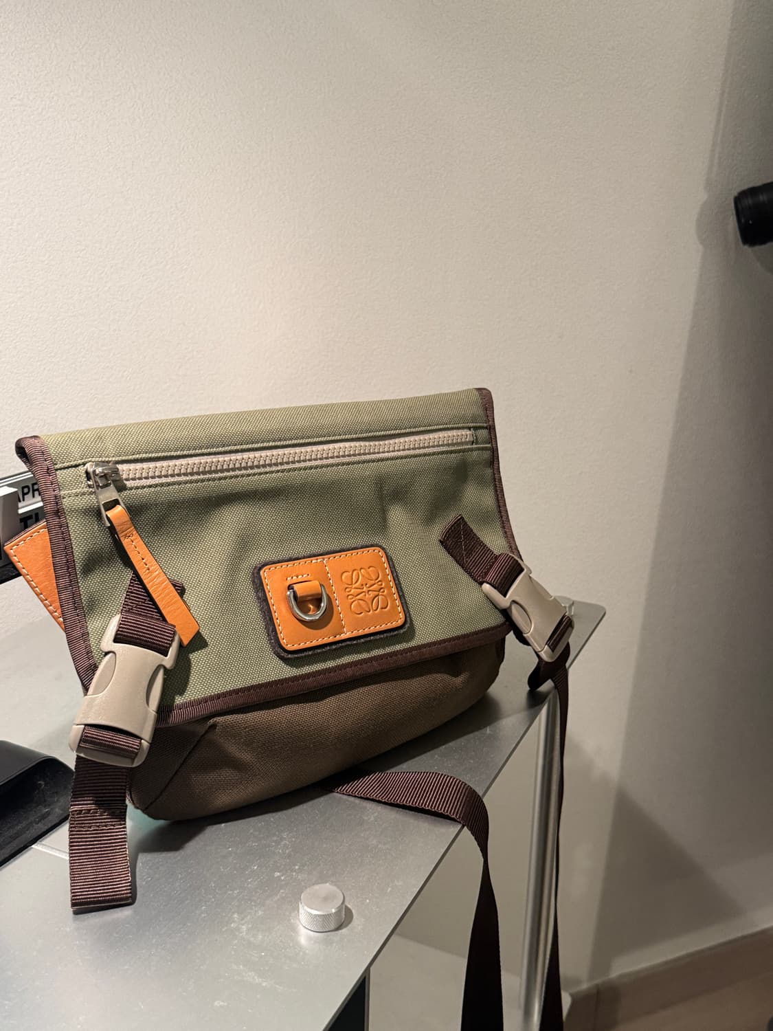 로에베 로고 미니 크로스백 미니백 상품이미지8