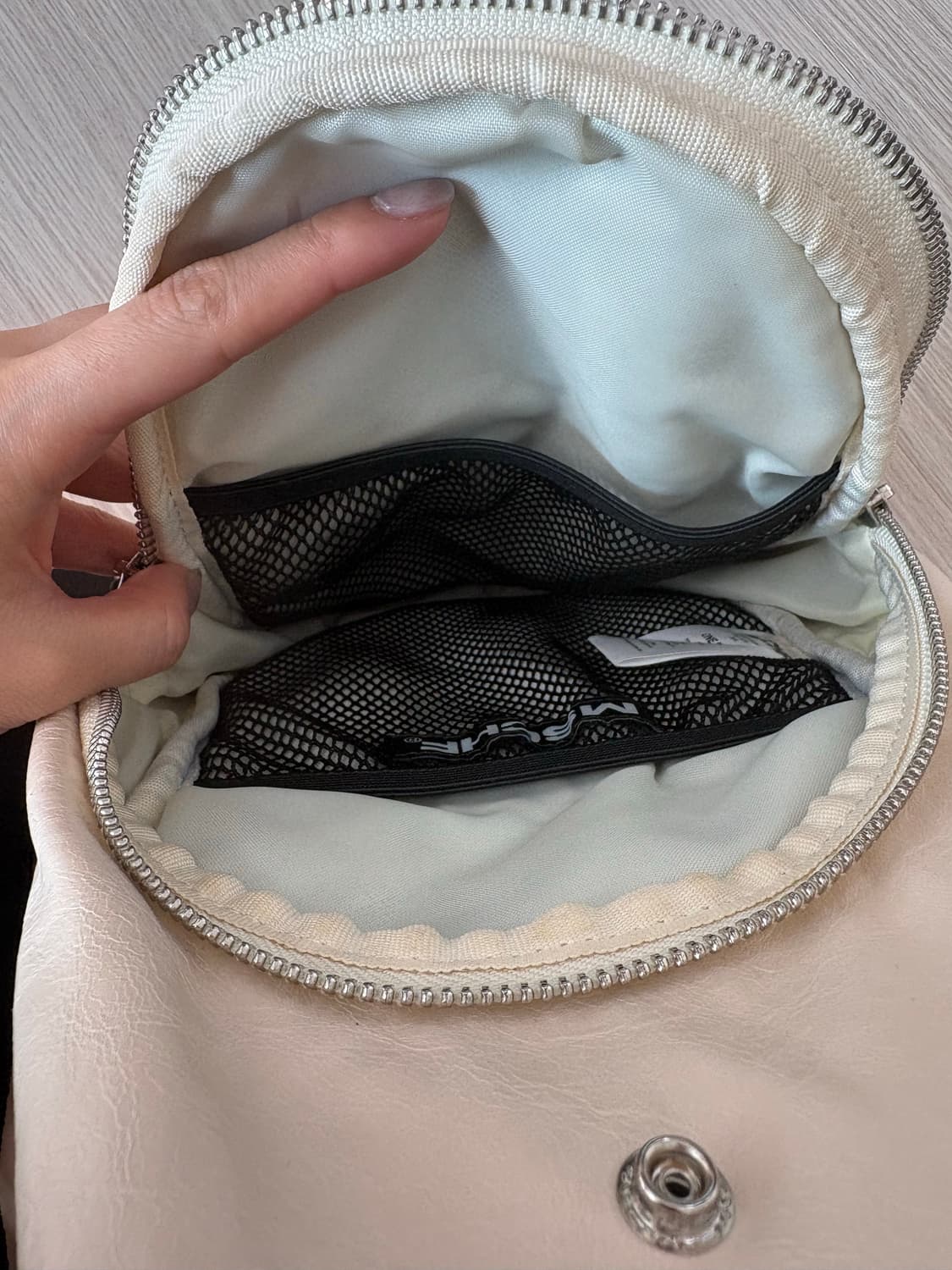 미스치프 슬링백 크림 판매합니다 상품이미지5