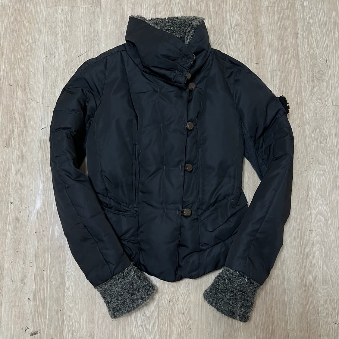 한섬 시스템 여성 덕다운 금장 와펜 숏패딩 82-94-160  상품이미지1