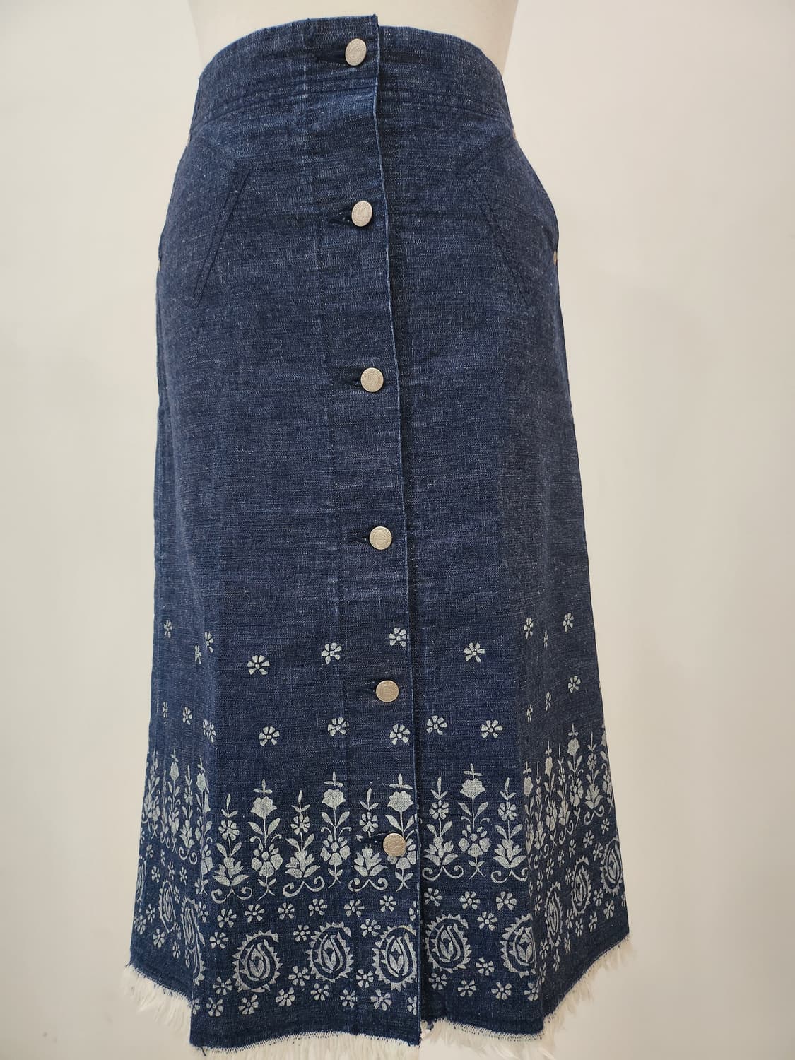 버버리 블루라벨 데님 버튼 스커트 36  노바체크 플라워 프린트 A라인
 상품이미지3