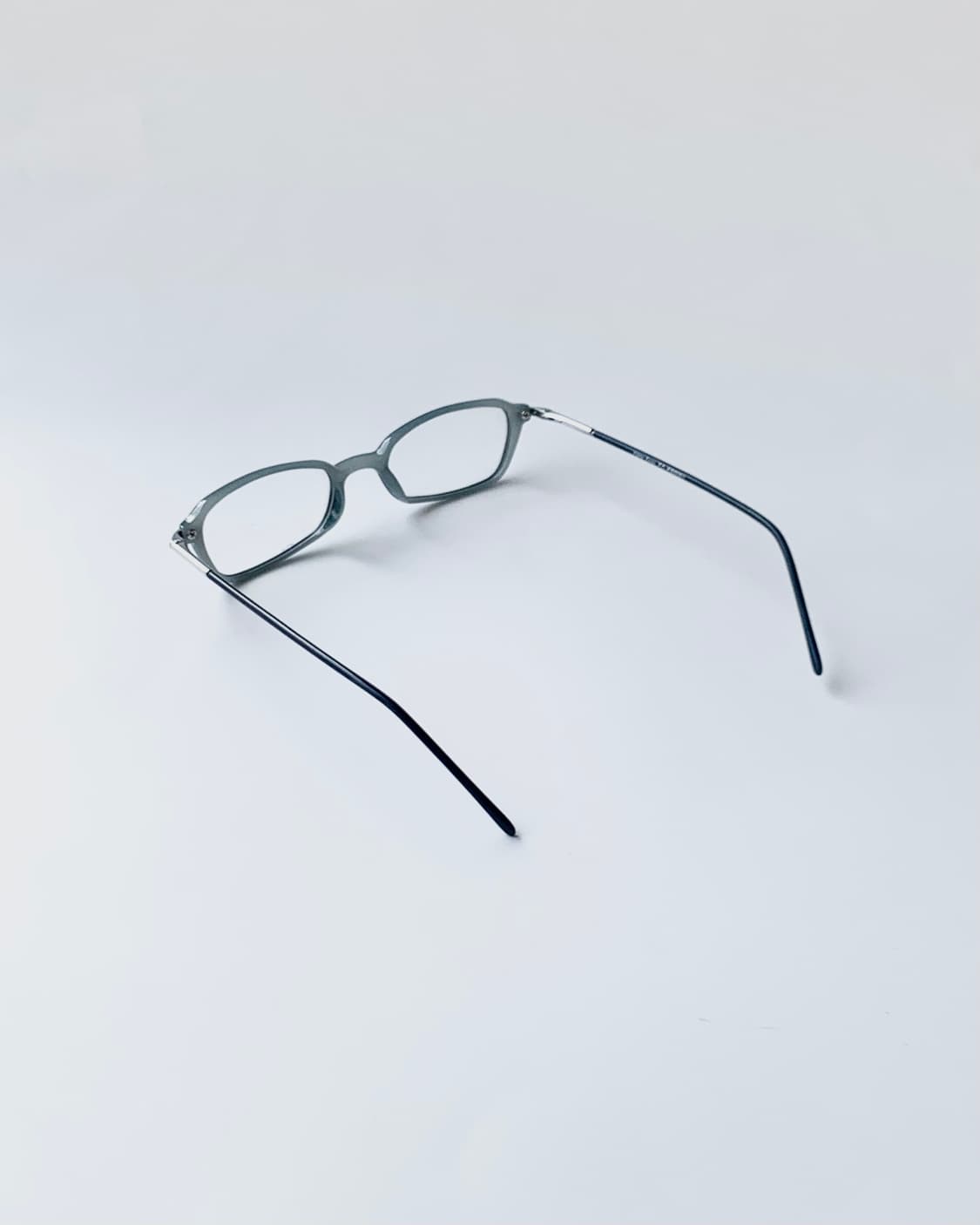 [픽키-705] 블랙 뿔테 풀프레임 안경 슬림 오벌 쉐입 미니멀 상품이미지3