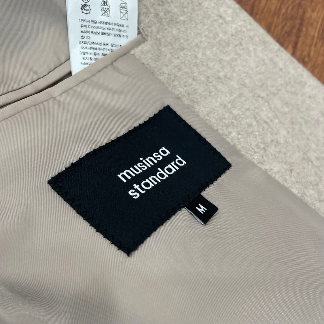 무신사스탠다드 우먼즈 울 블렌드 멜톤 오버 숄더 블레이저 상품이미지3