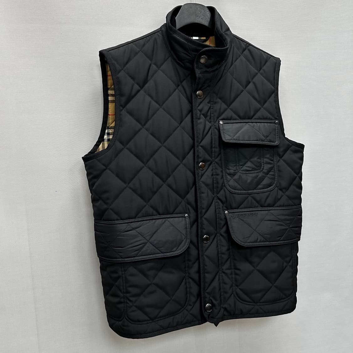 버버리 다이아몬드 퀼팅 하이넥 패딩조끼 ( 105 ) 상품이미지2