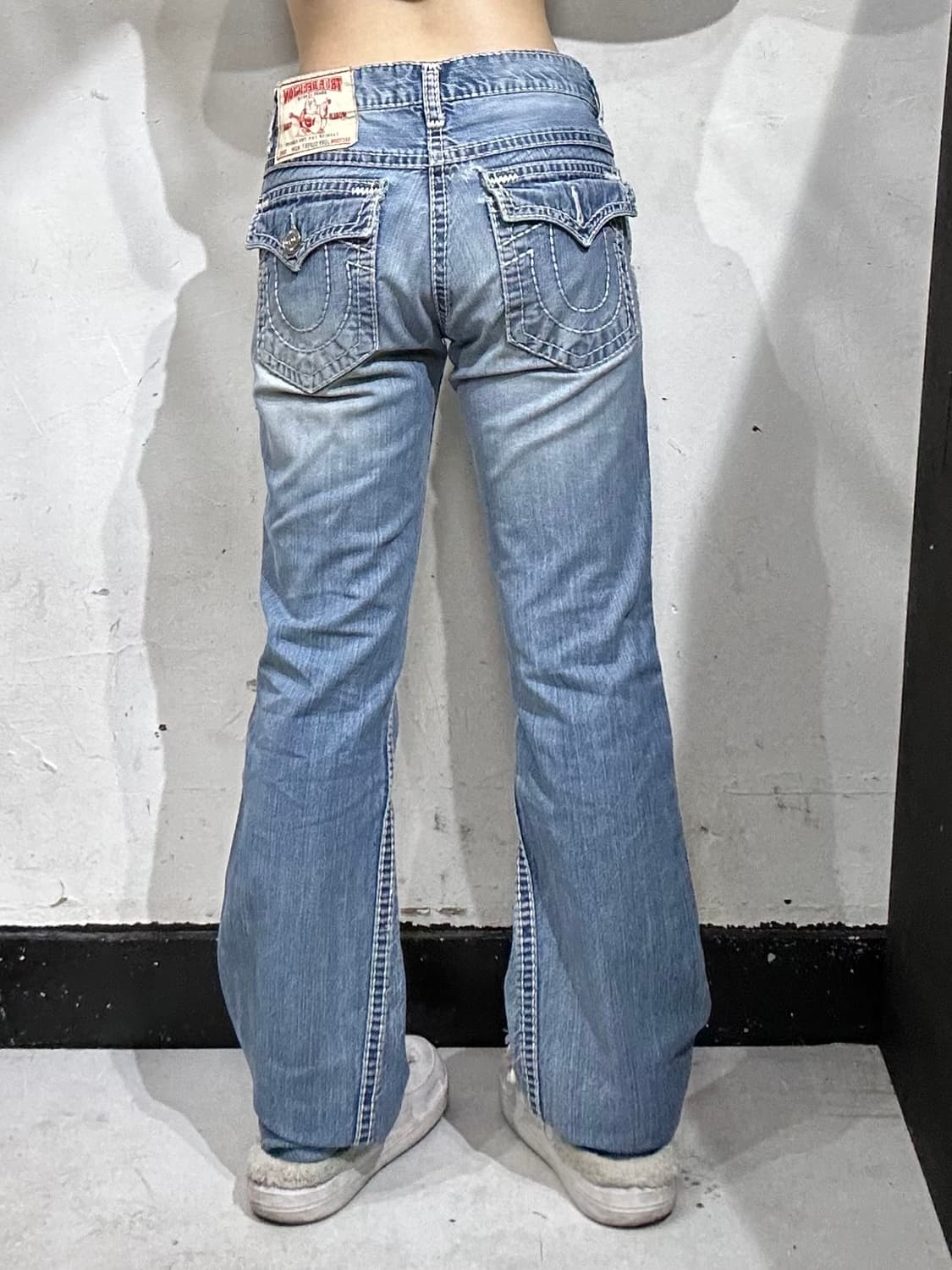 트루 릴리전 연청 와이드 부츠컷 조이 슈퍼 티 데님 부츠컷 청바지 상품이미지1
