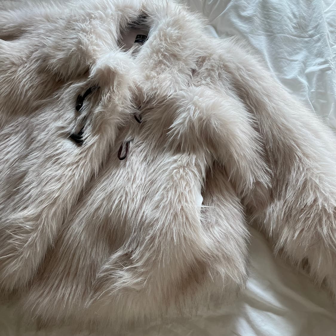루루서울 퍼자켓 Fluffy Double Fur Jacket ivory 상품이미지7