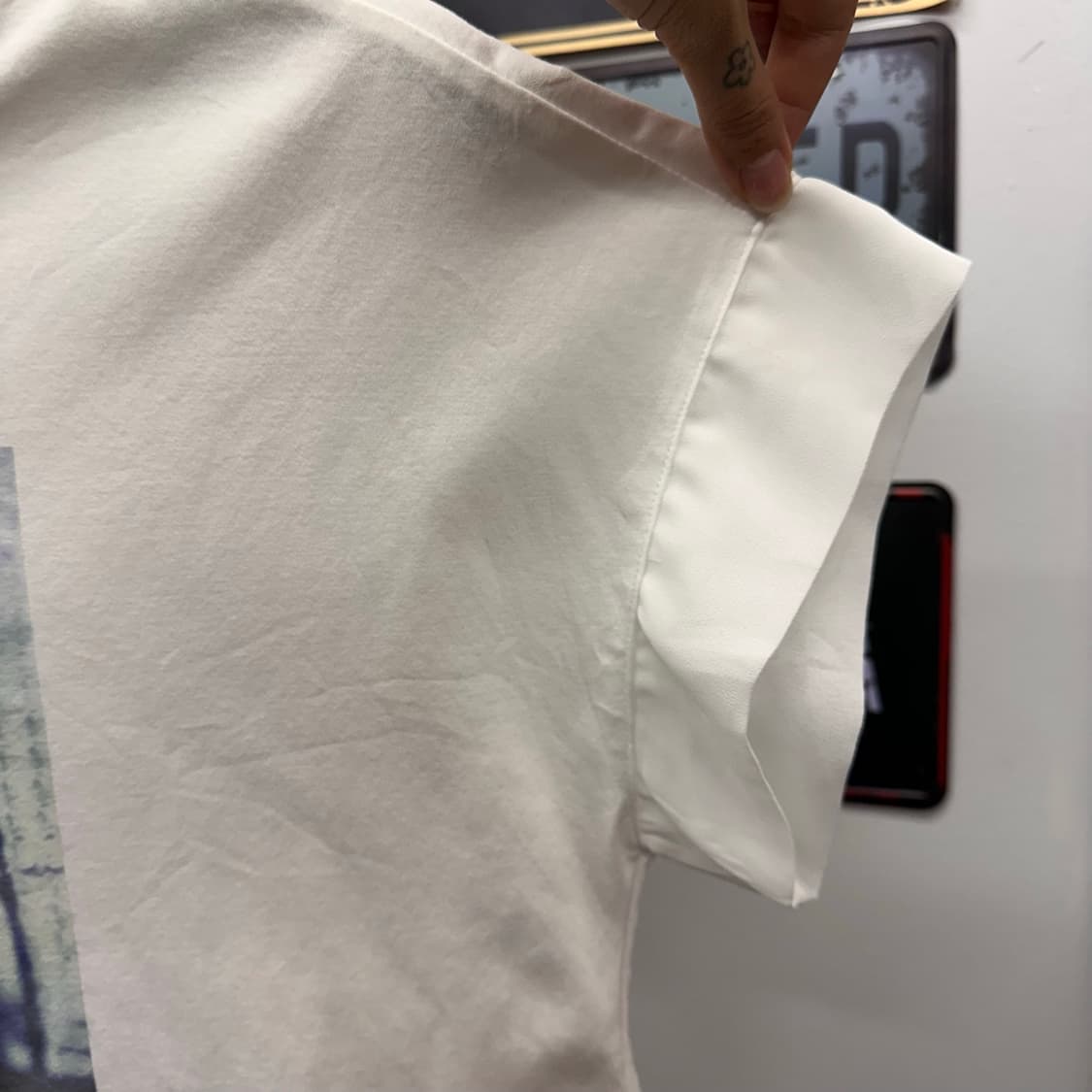 White Raglan Chiffon Sleeve Reprint T-Sh 상품이미지7