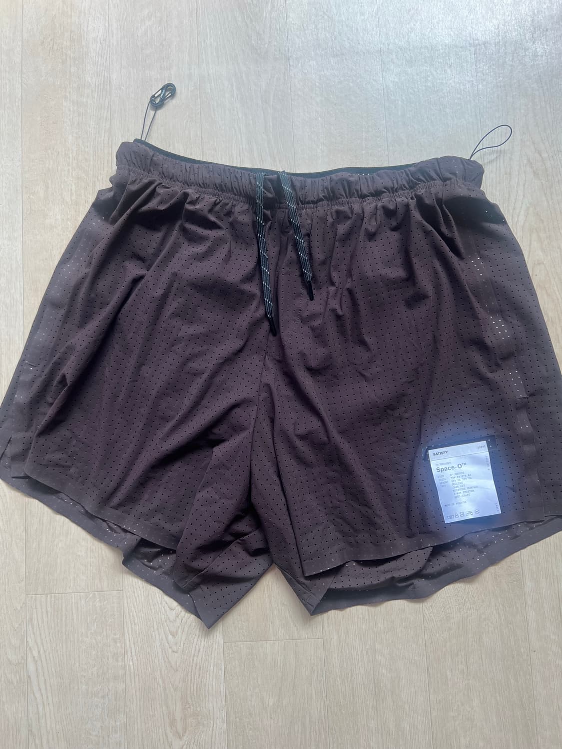 (봉태규 착용) 새티스파이 스페이스 오 5인치 쇼츠 딥 마호가니 M 상품이미지4