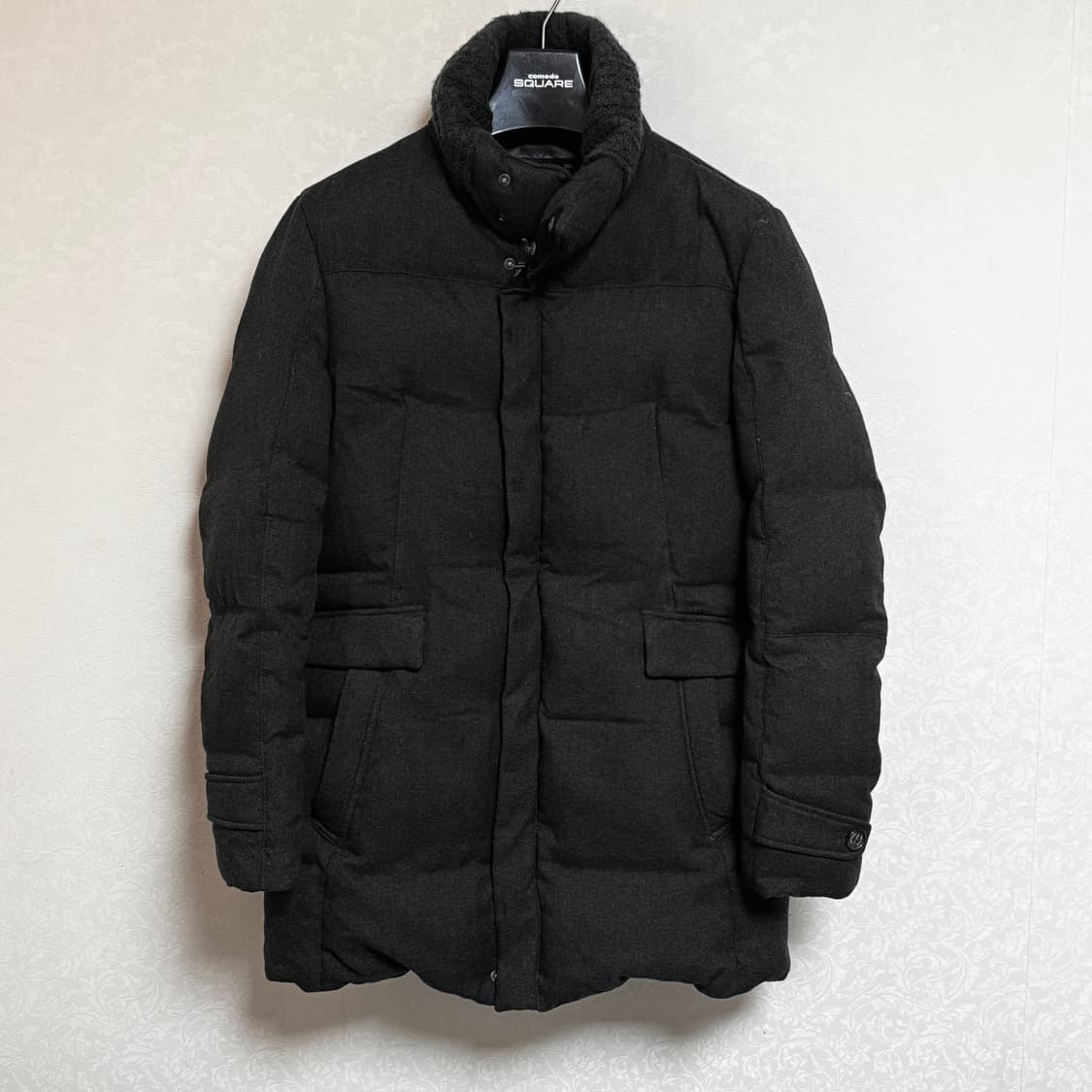 (95) 코모도스퀘어 차콜 슈퍼 프리미엄 다운 패딩 상품이미지1