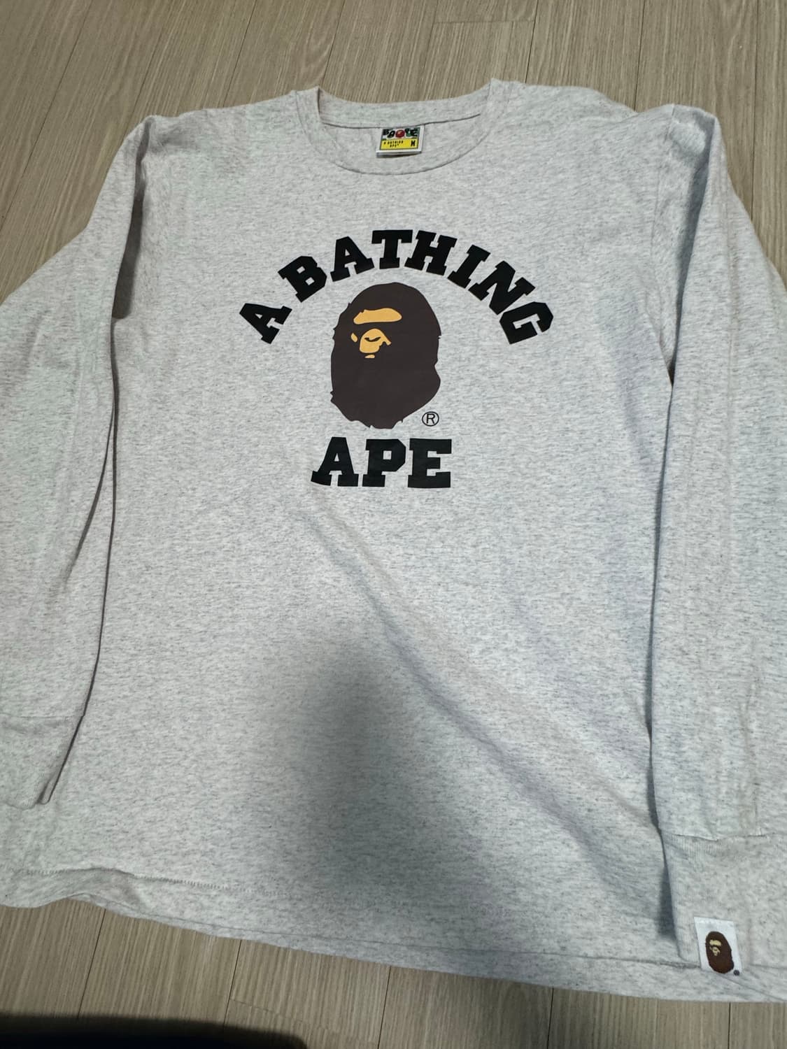 정품 새상품급 베이프 맨투맨 m 판매  상품이미지1