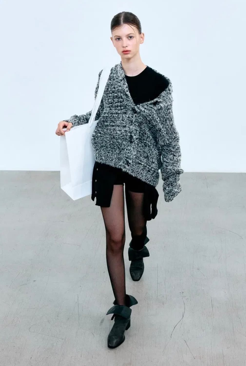 더오유 알파카 믹스 토글 니트 가디건 블랙 상품이미지1