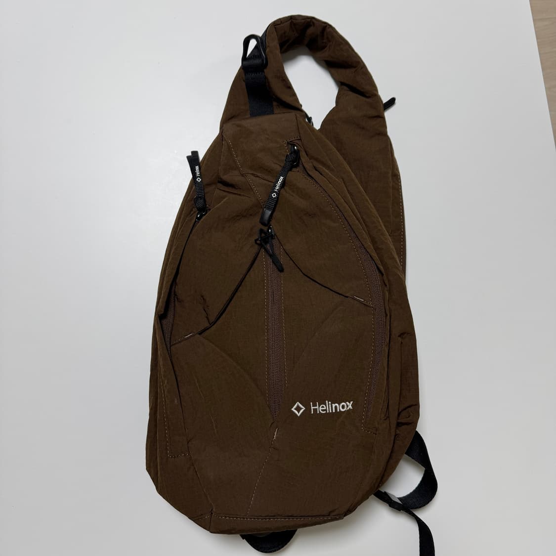 헬리녹스 듀얼 슬링백 다크브라운 상품이미지2