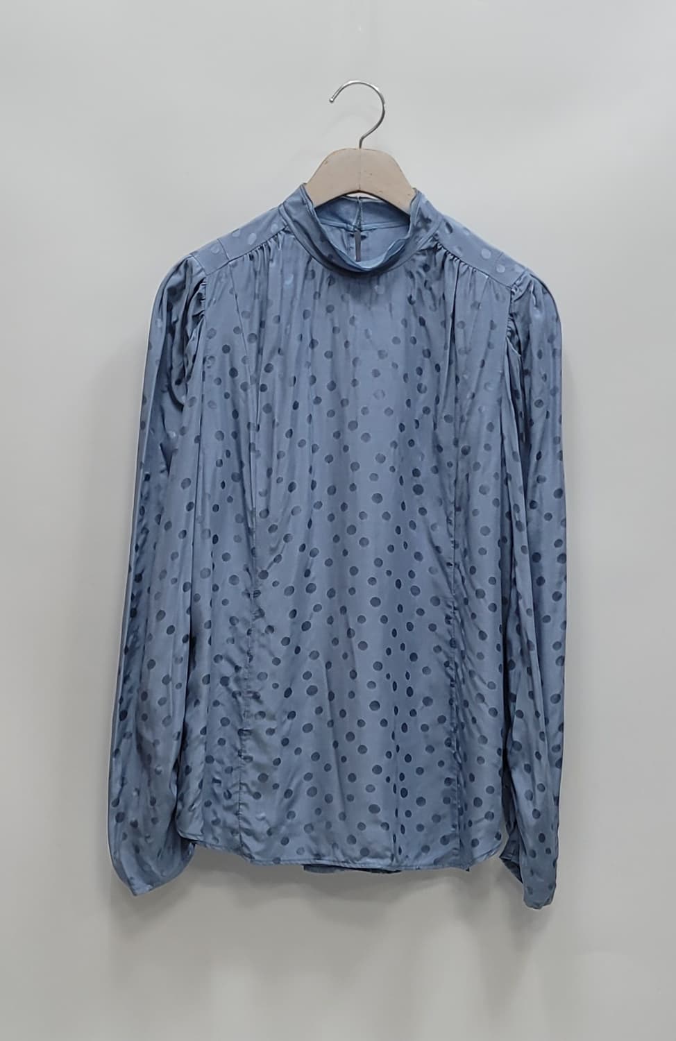 SISLEY 21SS 시슬리 레이온 블라우스 / 여 85 (42)
 상품이미지1