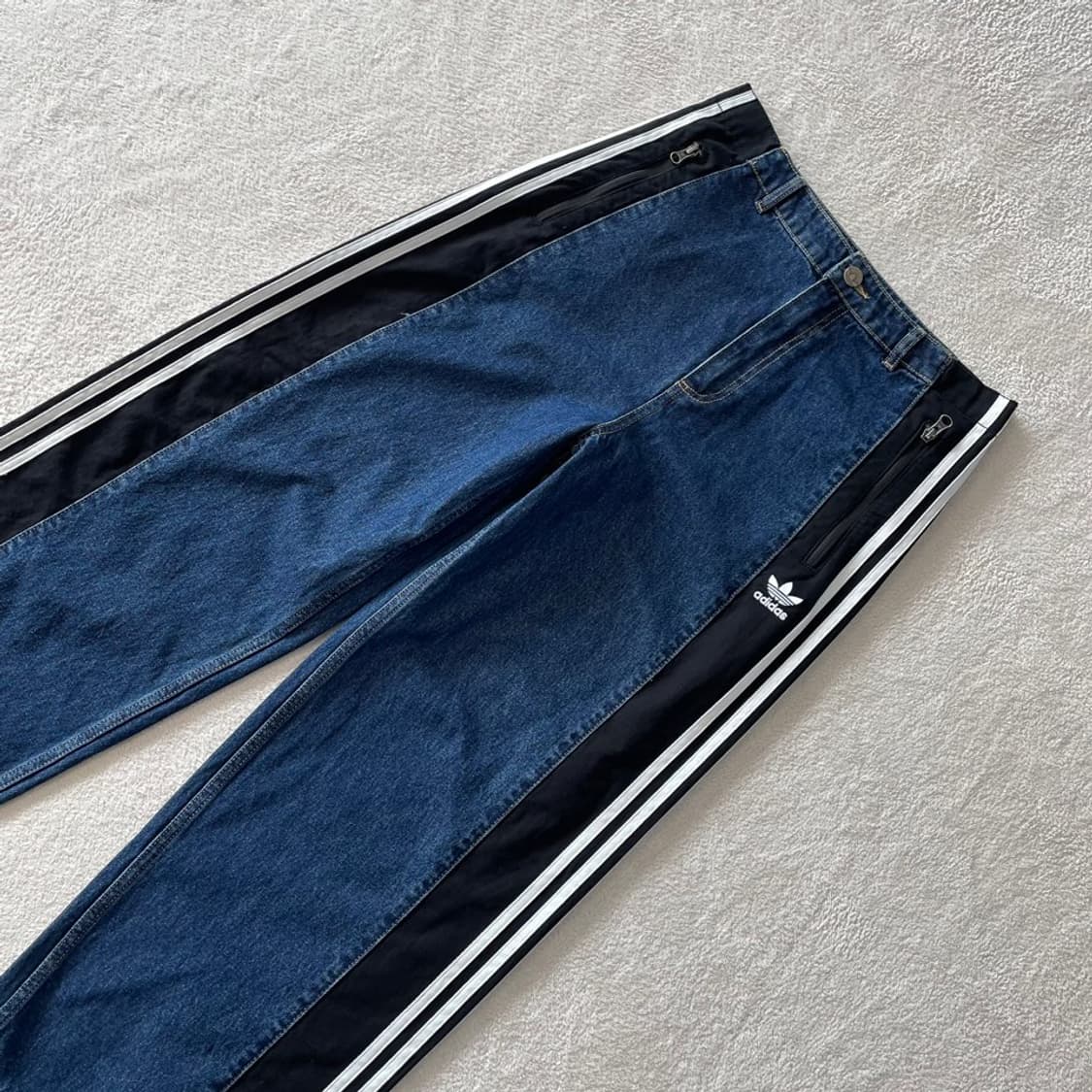 L 아디다스 2025 워시드 믹스 데님 트레이닝 팬츠바지 상품이미지3