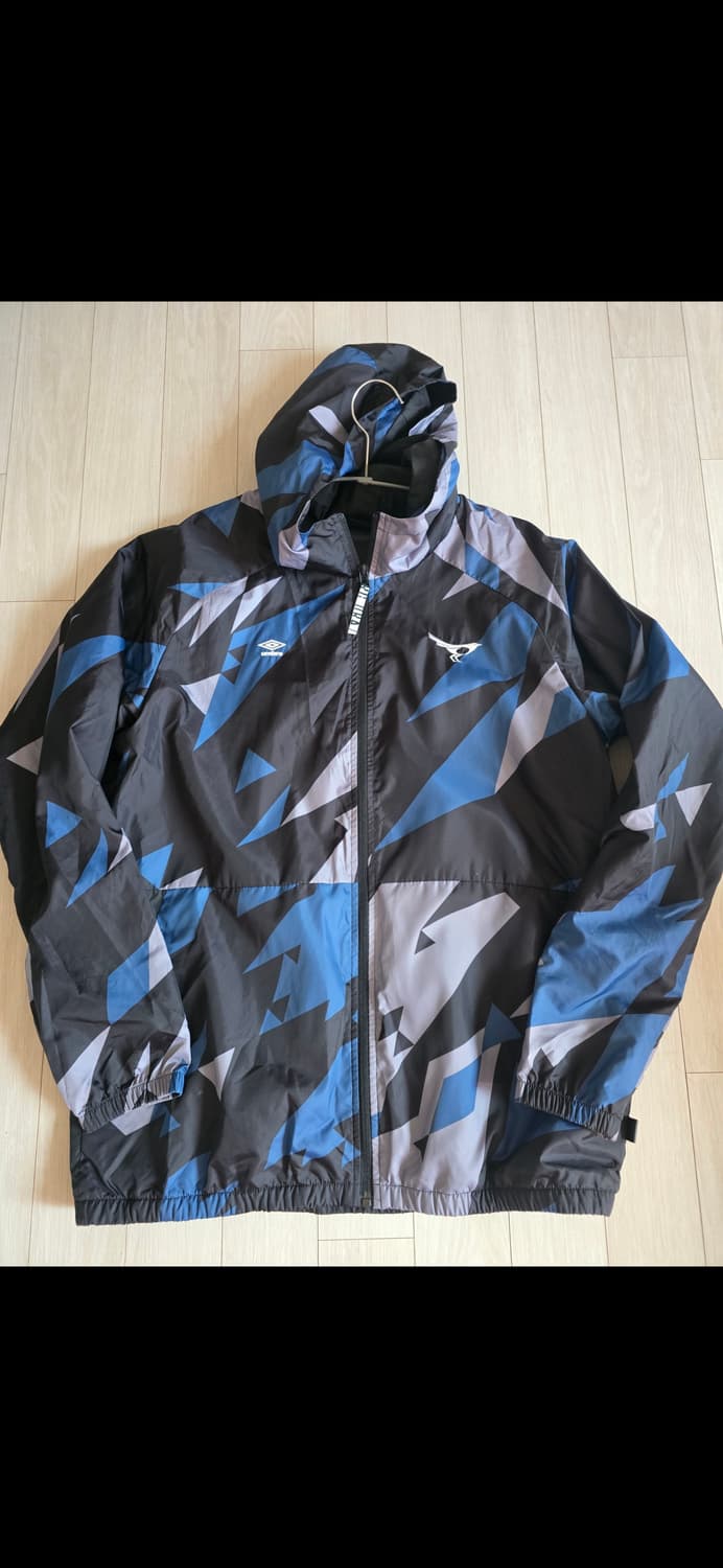 엄브로 성남fc바람막이 xl105 상품이미지3