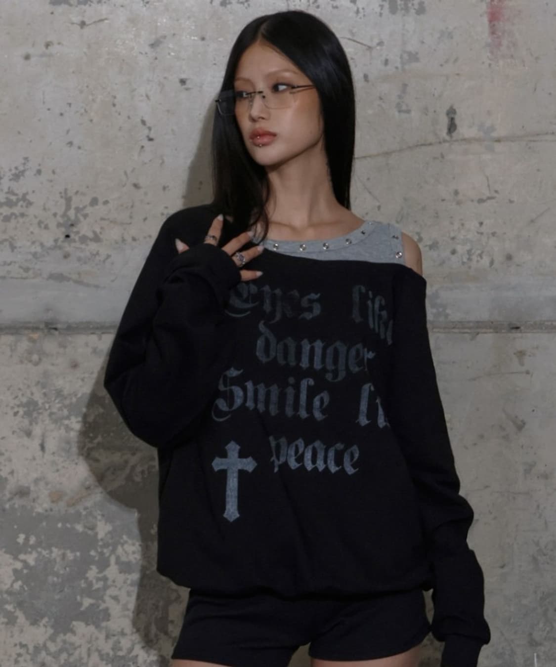 팬시클럽 로저리 노이어 스웨트셔츠 상품이미지1