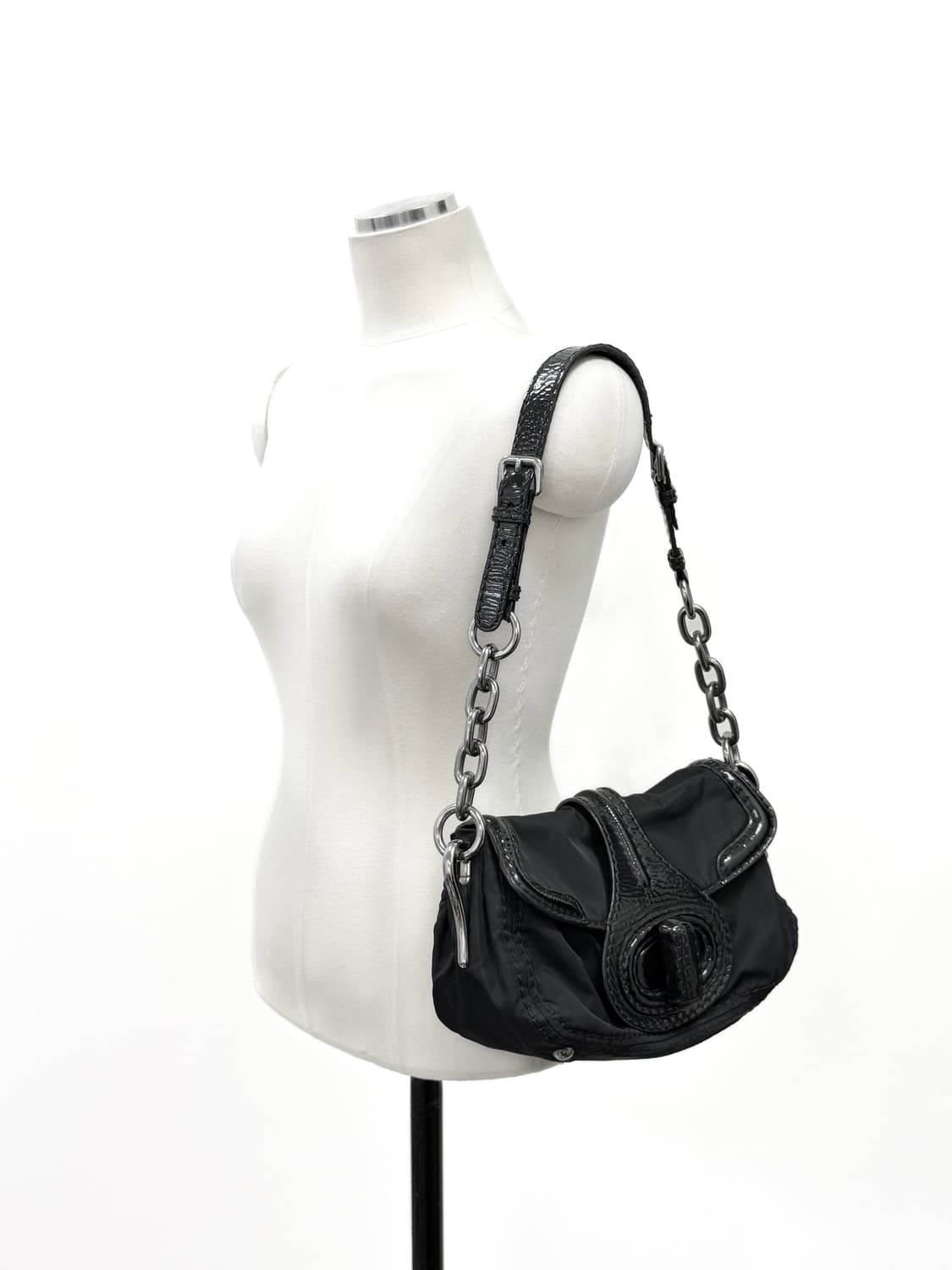 프라다 나일론 & 페이턴트 레더 체인 숄더백 상품이미지2