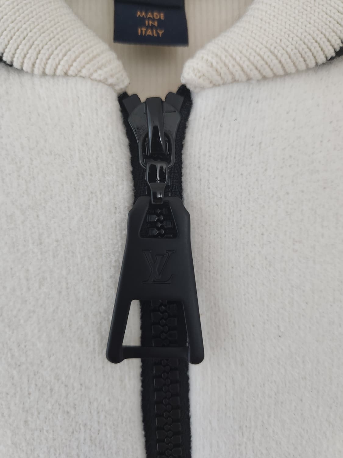 루이비통 화이트 롱 슬리브 재킷+바지 세트 상품이미지4