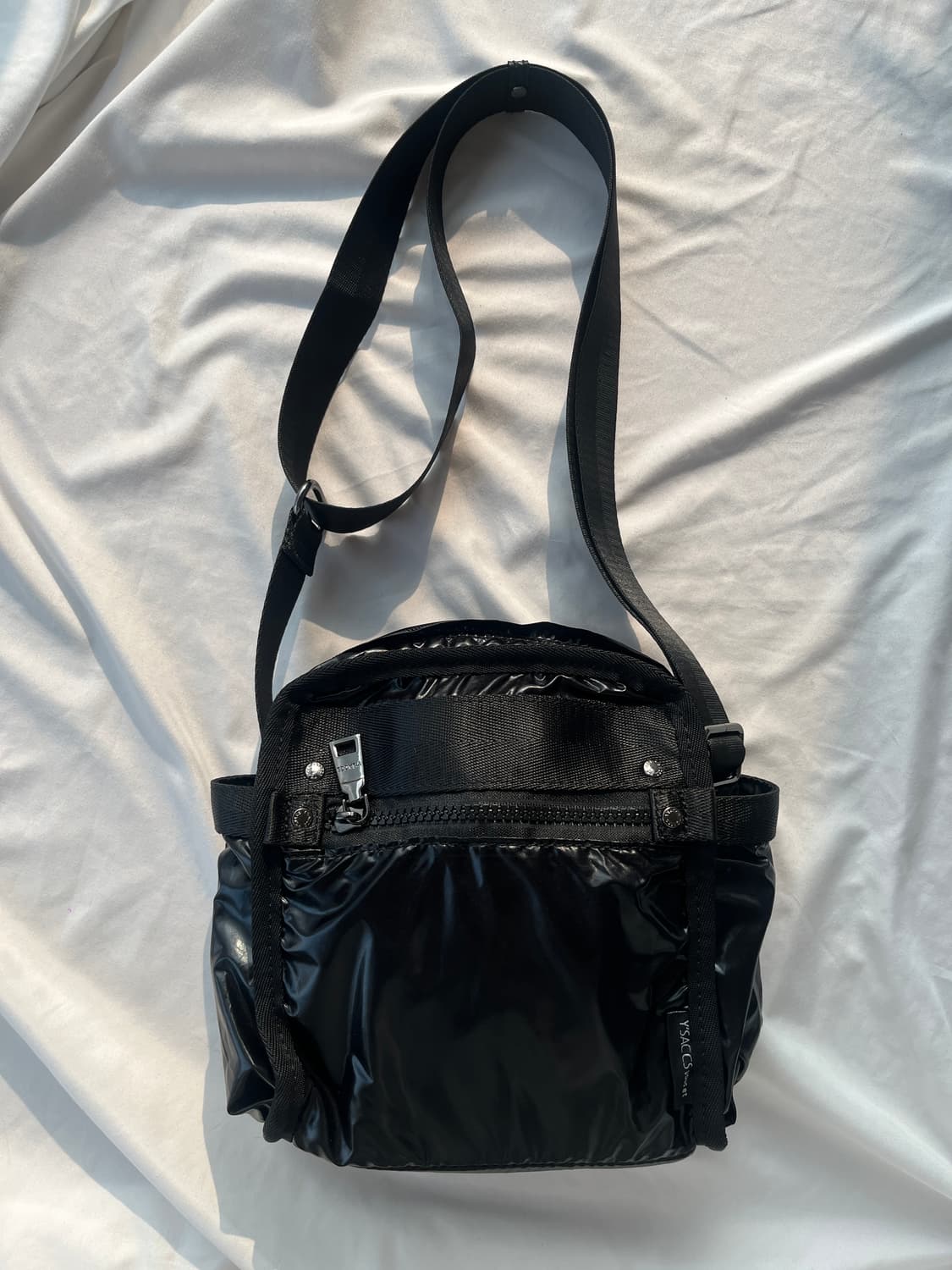 Y’SACCS 요지 야마모토 글로시 나일론 미니 크로스 백 상품이미지1