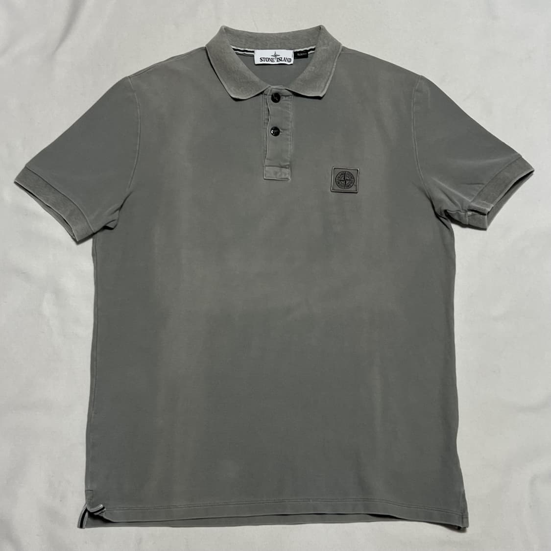 M 스톤아일랜드 와펜 그레이 카라 티셔츠 상품이미지2