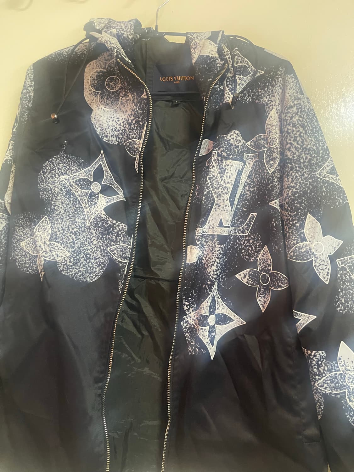 루이비통 모노그램 스프레이 후드 점퍼 판매 상품이미지1